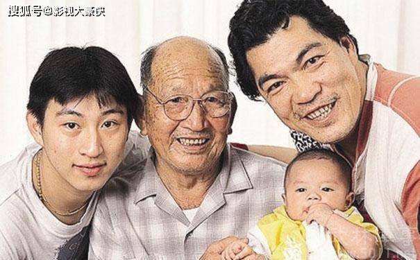 “大傻”成奎安去世13年后，两房妻子的选择截然不同