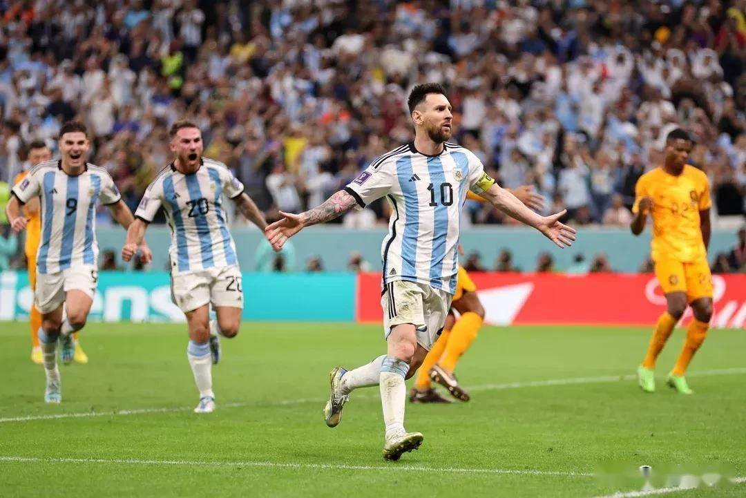 世界杯疯狂一战！阿根廷荷兰爆发冲突，全场18张黄牌，梅西发火