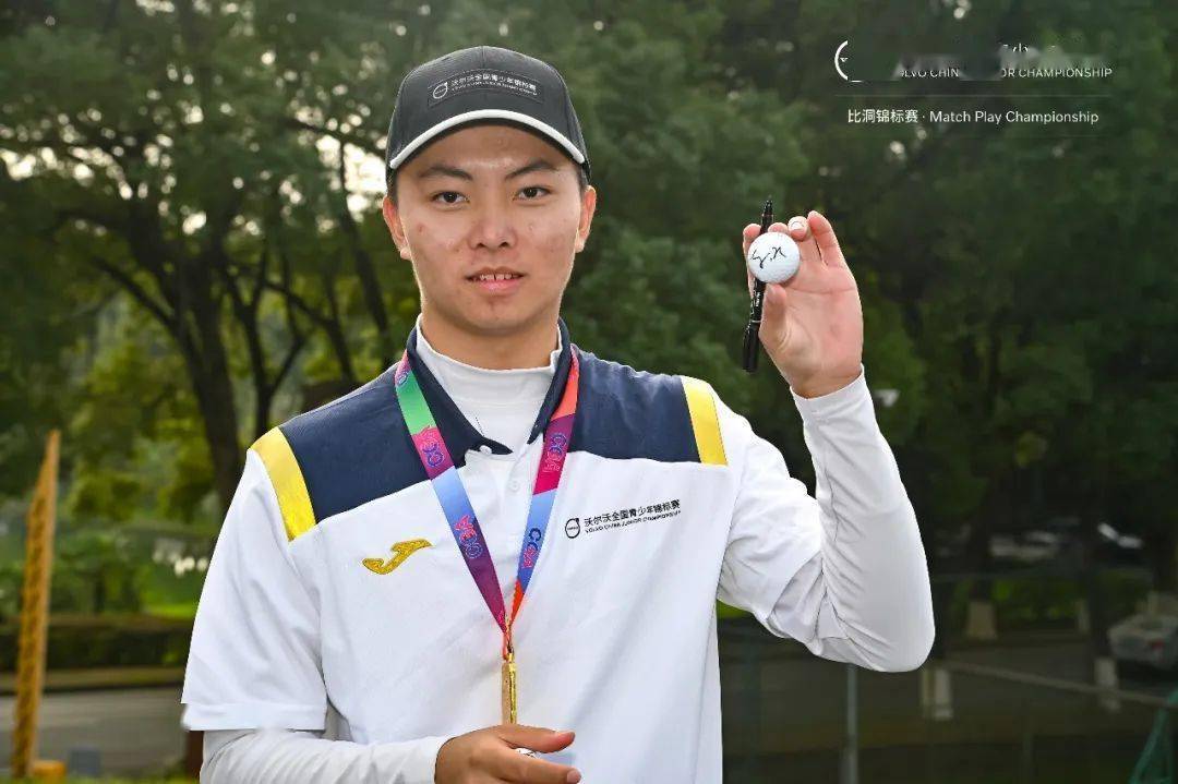 赛事结束之后,颁奖仪式在南昌翠林高尔夫球会练习果岭举行.