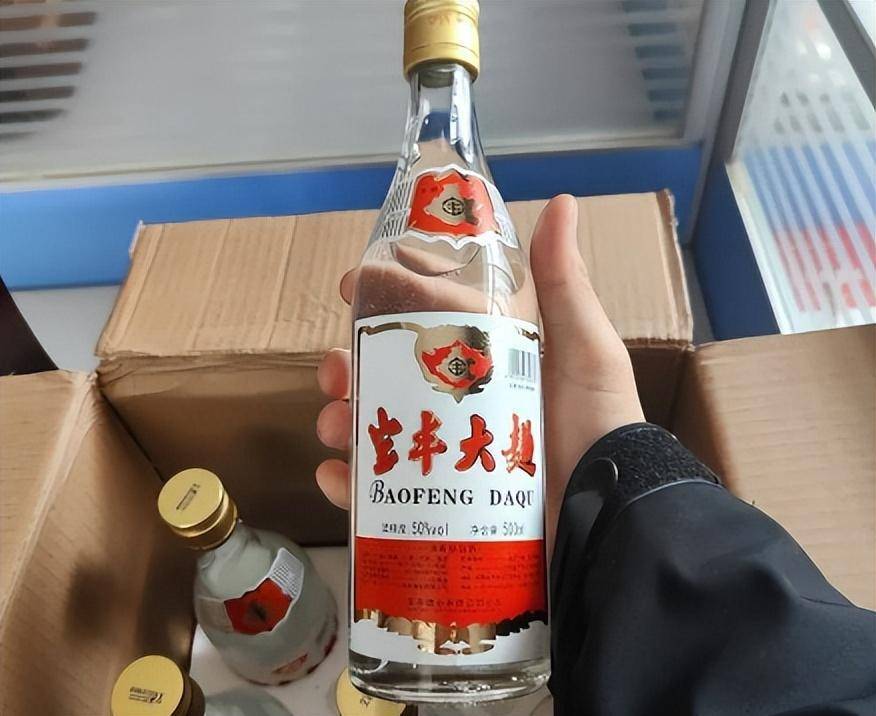 想存几瓶二三百元的酒，有什么推荐？