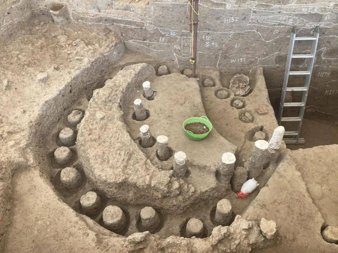 河南黄山遗址发现6000多年前粮仓群，古国粮仓密度惊人，透露哪些信息？