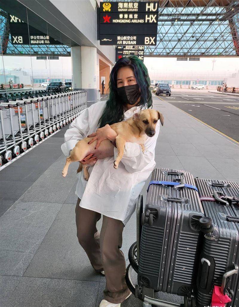 台女子被要求补差价不服，怒吼空姐：我的职业是网红，绝对全平台干爆你！  抖音月付怎么取消关闭 第1张