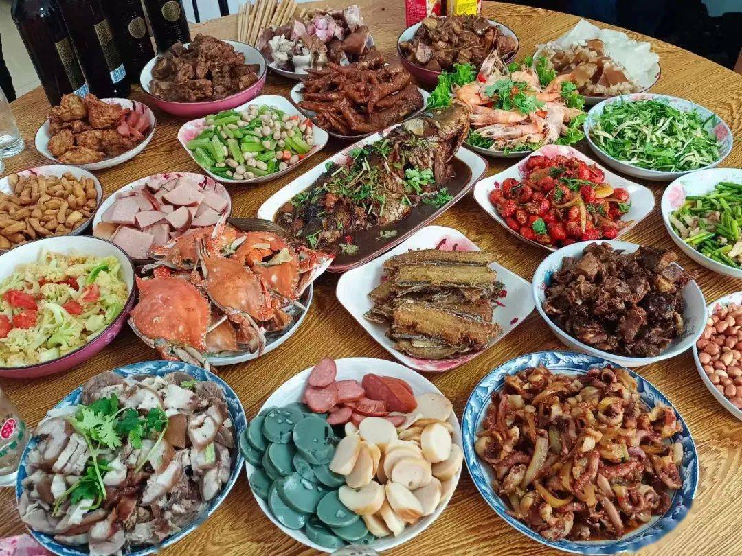 观千家年夜饭，乐万家合家欢。