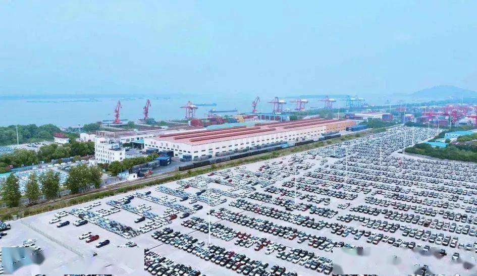 海运界新挑战?ChatGPT能解答吗?全球十大航运公司、23年干散货前景与LNG船市场的五大启示 海运界新挑战?ChatGPT能解答吗?全球十大航运公司、23年干散货前景与LNG船市场的五大启示