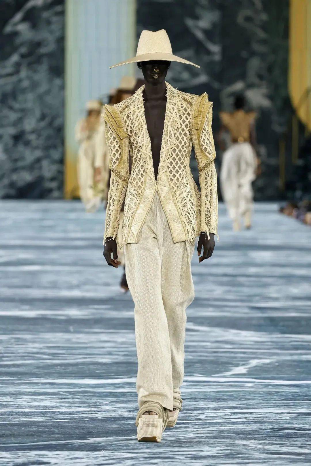 齳գȻ | BALMAIN 2023 ĴͶ ...