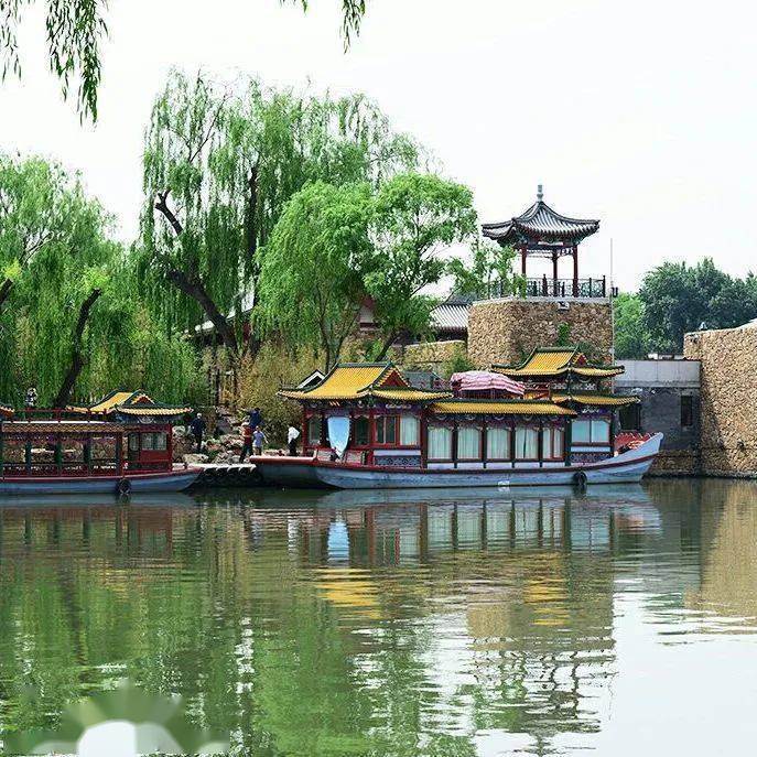 �������˱�����һĨ������ɫ