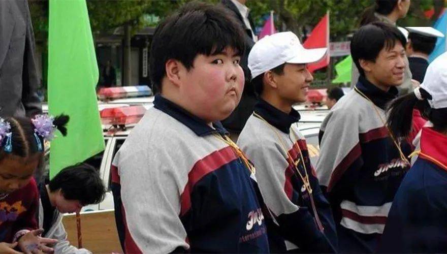 19��ǰ���Ǹ���һ����Ƭ�ߺ��������ѧ��С�֣������� ...