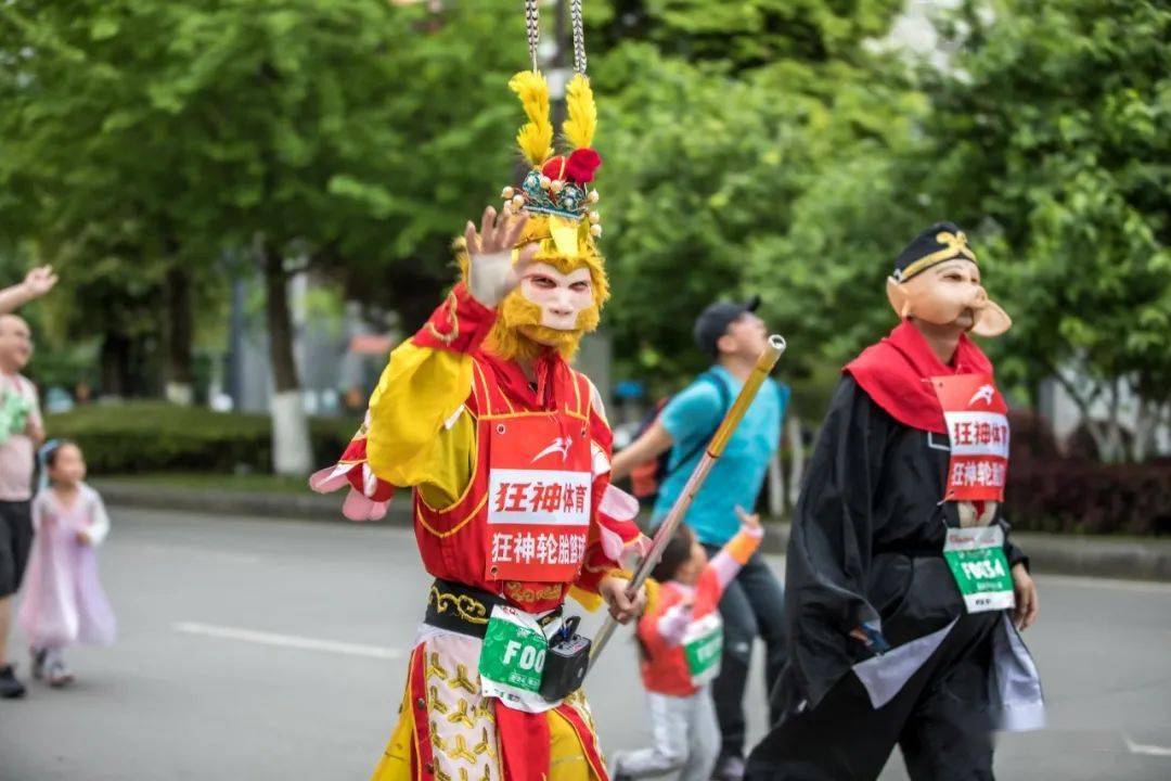 在奔驰中感触感染生命律动 | 都江堰做家眼中的马拉松……