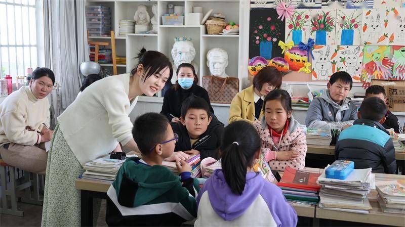 前进教育集团东前进小学：送教送培促交流 专业引领促成长