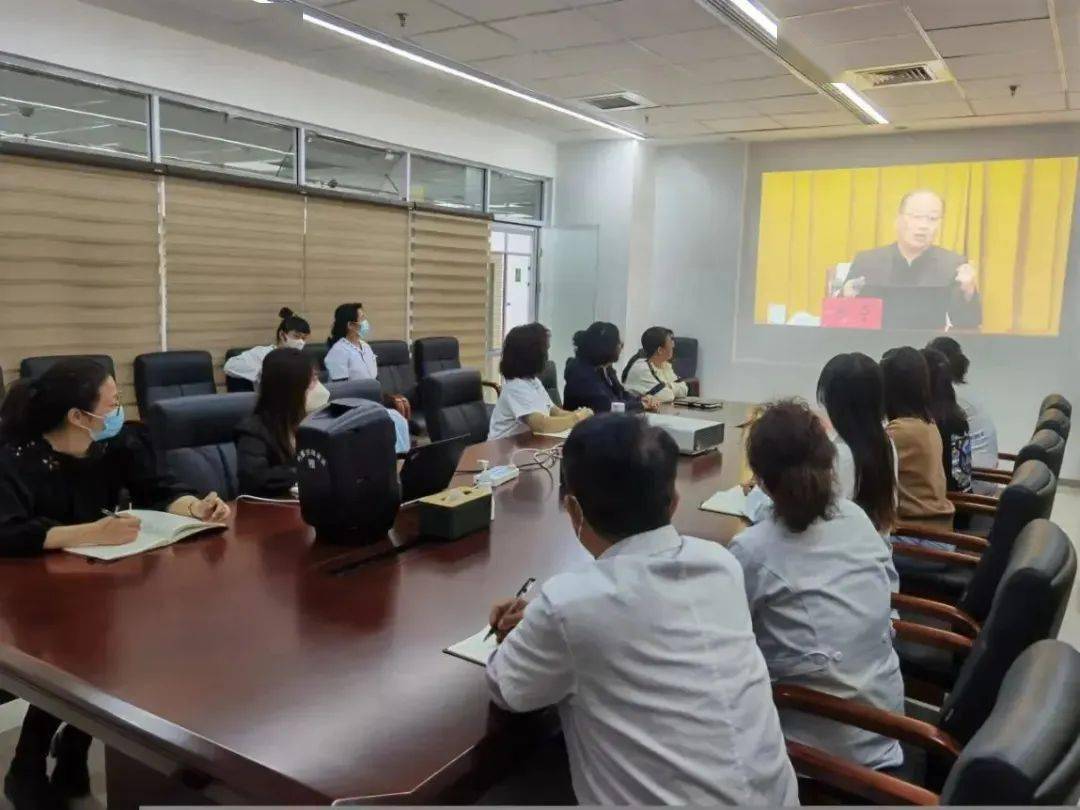 自治区总工会组织干部职工旁观《进修习近平总书记关于查询拜访研究的重要阐述 向实求知——查询拜访研究经历谈》专题讲座