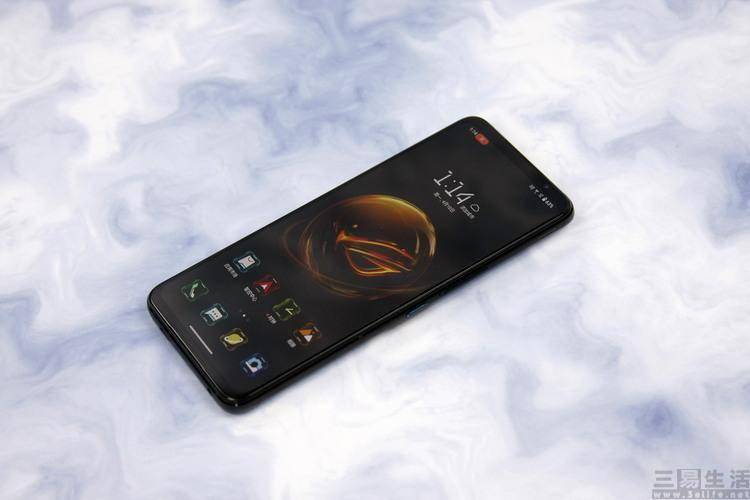 ��ѶROG��Ϸ�ֻ�7 Pro���⣺��ֹӲ�ˡ�������������