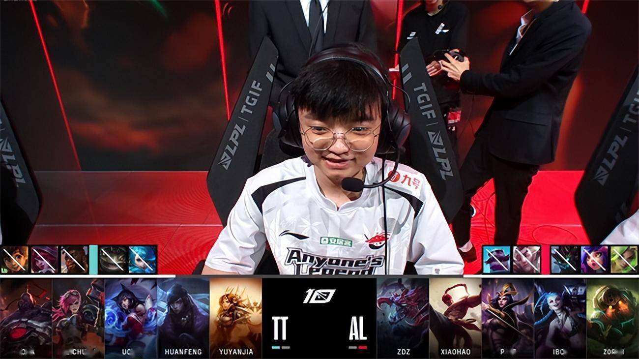 LOL-LPL：zdz科加斯上单一打二反杀赛恩，AL 2-1击败TT解锁首胜