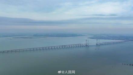 国内首座跨海高速铁路桥大片