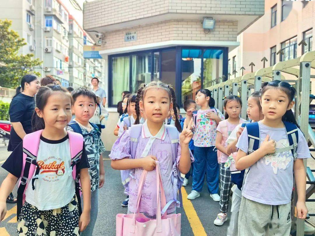 【学生成长】我是小学生啦！——乐业小学开展一年级新生学前教育活动