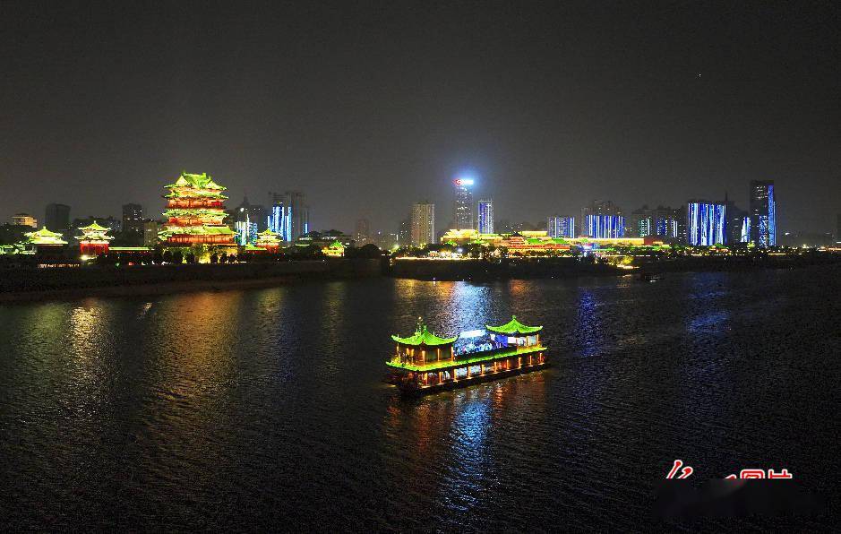 网络中国节·中秋赏月直播活动在江西滕王阁举行