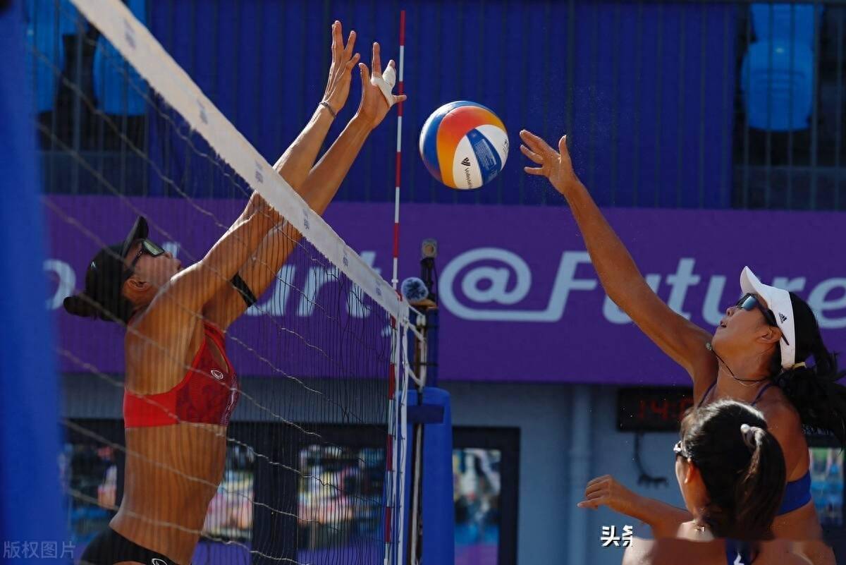 中新社：（杭州亚运会）女子沙滩排球赛：中国队组合摘铜