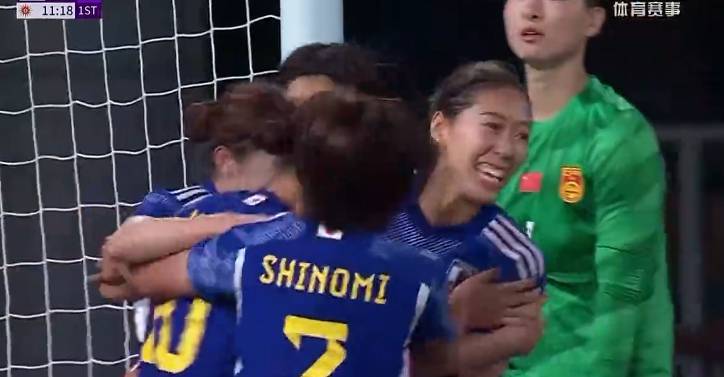 被进球了...第12分钟中国女足0-1无法取胜，日本女足快的打穿防线