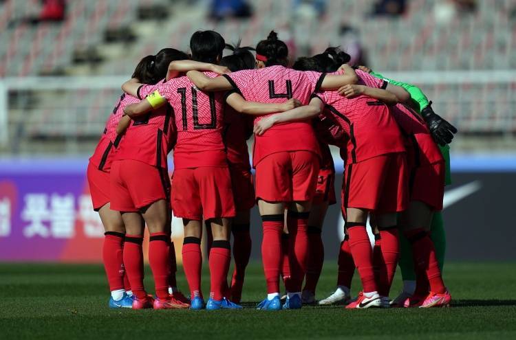 足球报点评女足奥预赛对手：朝鲜女足强悍归来，体能困扰韩国女足_亚运会_球员_中场