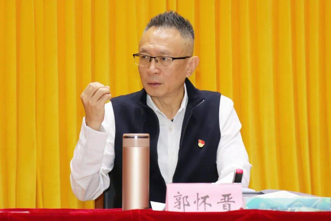 大朗镇党委书记郭怀晋讲授主题教育专题党课