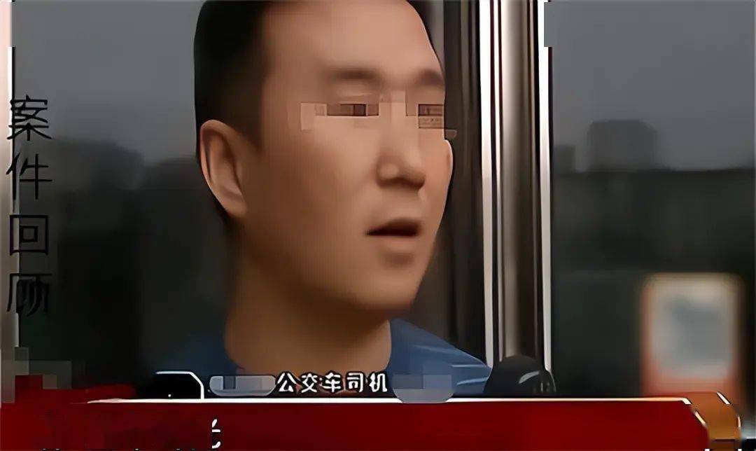 【案例】小伙坐公交“没让座”，老人狂扇他4巴掌后猝死，家属索赔50万