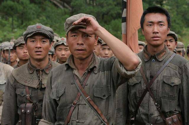 1935年,一位军长下山买粮,却被3个贪财的村民杀害,他是谁?