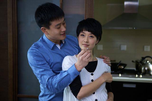 就算妻子不说,他也能够体会到她的不容易,所以李贤