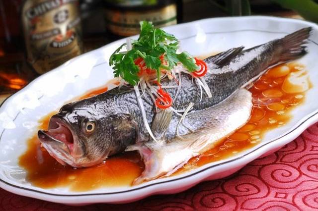 原创 七月天热,"清蒸鲤鱼"要多吃,做法简单,清淡营养又解馋