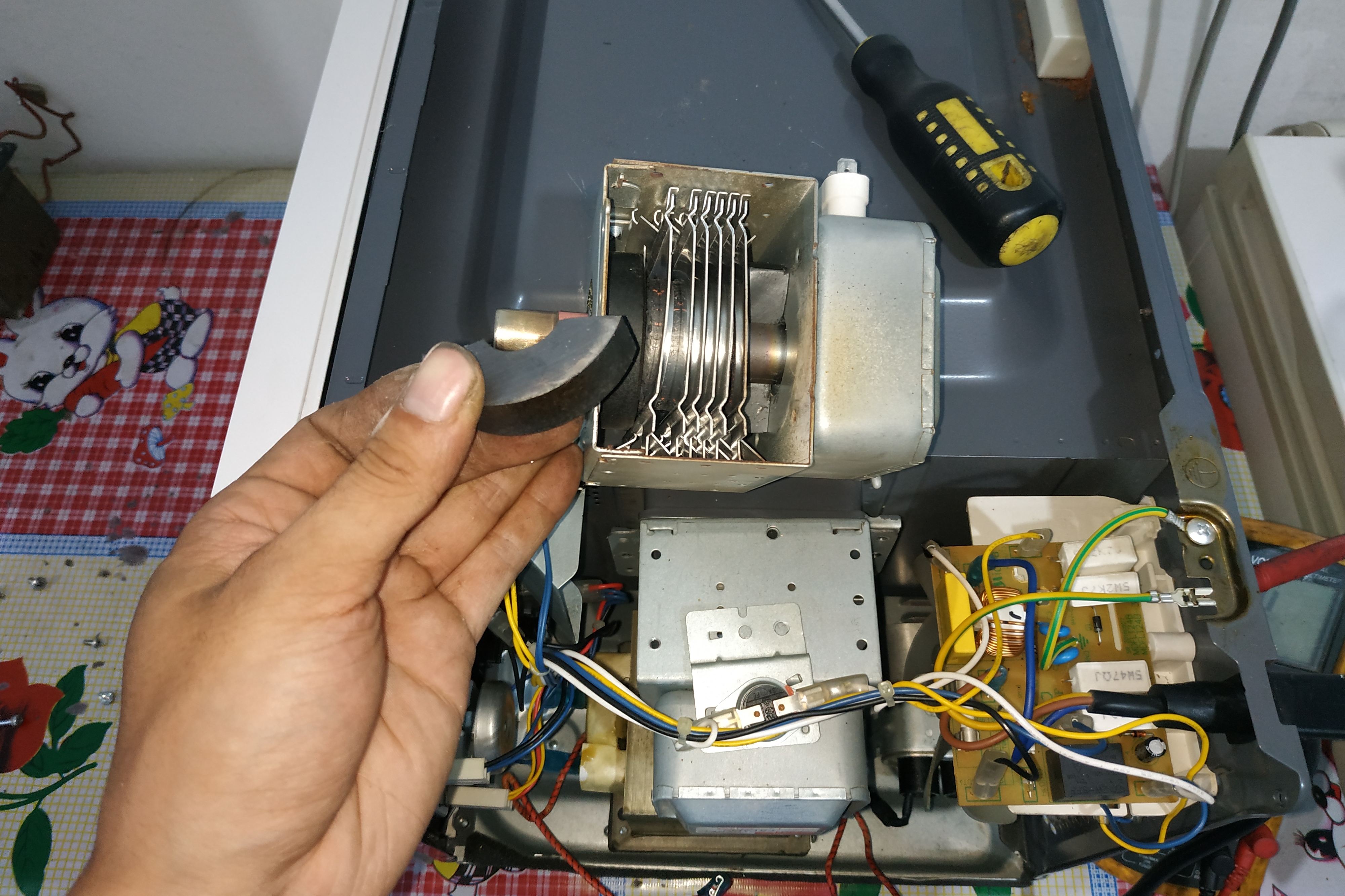 磁控管插座内部结构图片