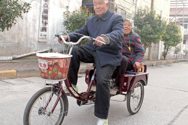 车状,一连几次发动不起,学老邵伯负气状)你这铁叫驴欺负我老了是不是?