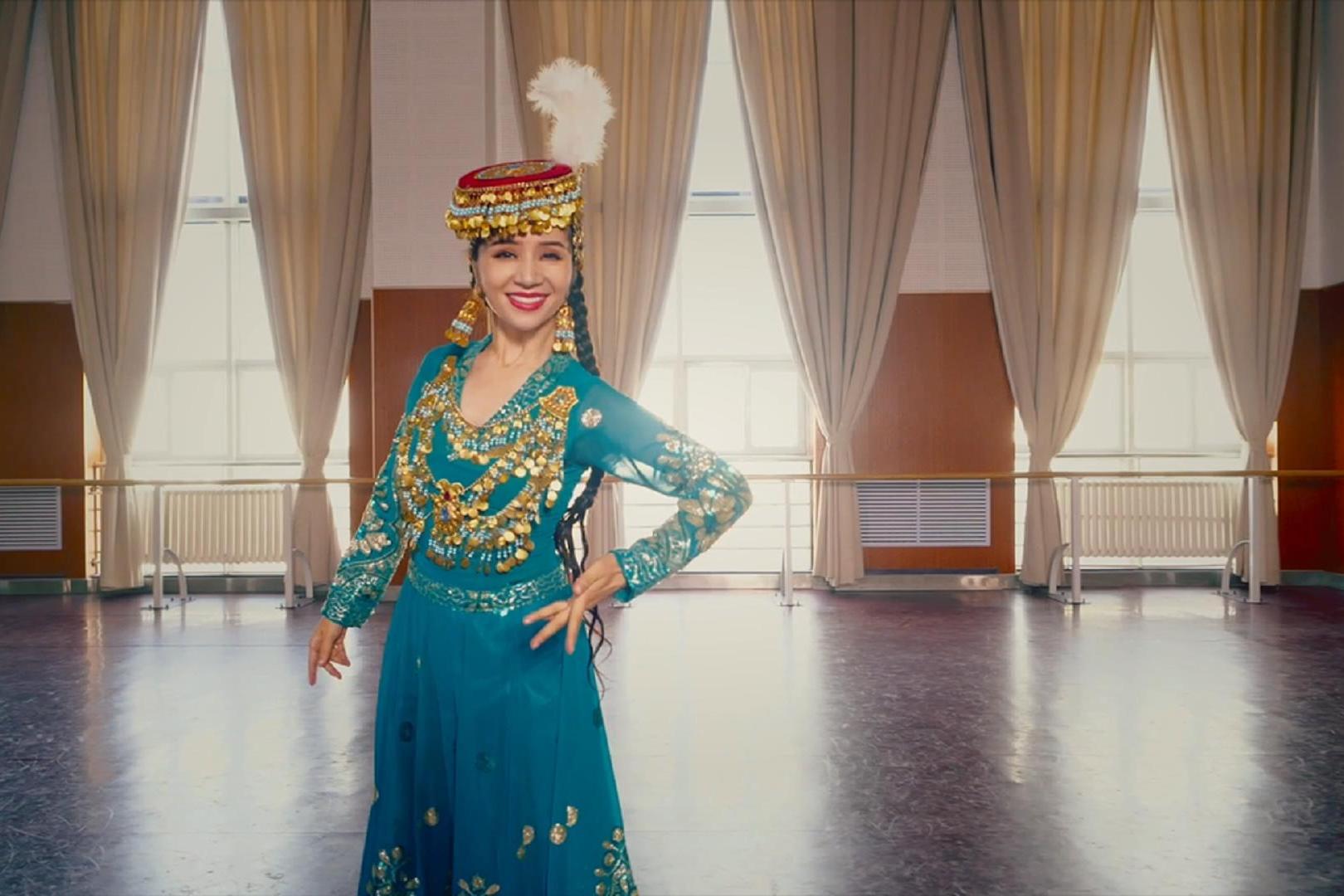 古丽米娜表演乌兹别克族传统舞蹈《莱孜格》美极了!