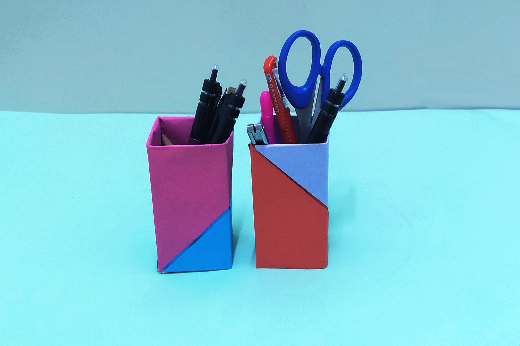 创意手工制作:教你用两张彩纸折出精美的笔筒(第一种)