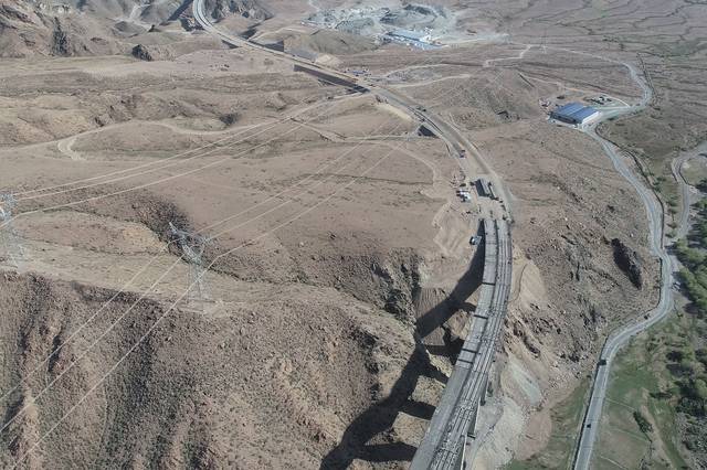 葫芦沟大桥是新疆g575公路(哈密至巴里坤)穿越东天山隧道