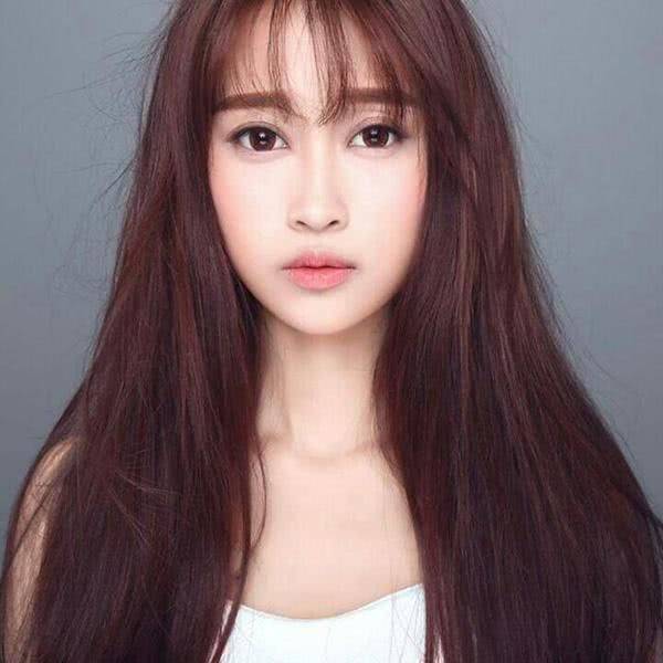饰演美琪的童星叫孙侨潞,现在的美琪相比小时候要