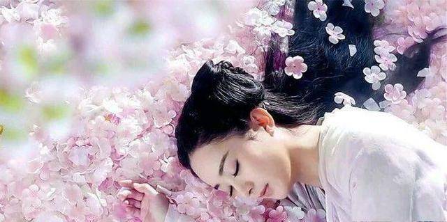 原创 女星古装睡美人造型,杨幂清纯,赵丽颖仙气,林心如像做了个噩梦