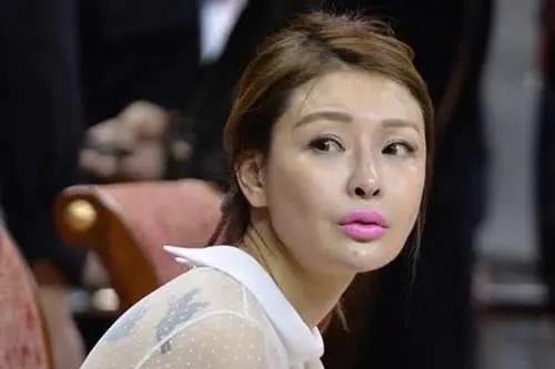 她是cba最美女老板,年近四十仍秀色可餐,身价数十亿