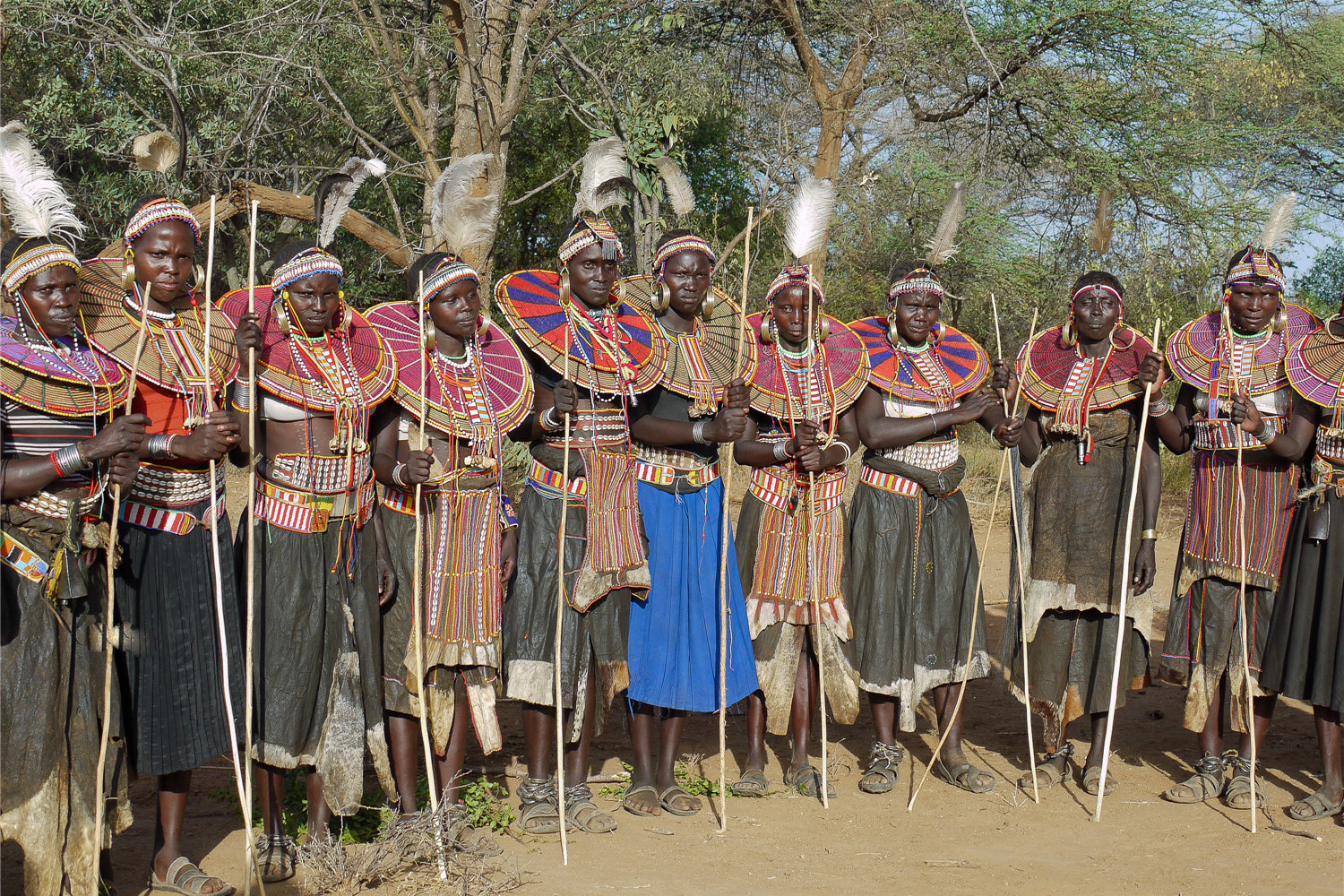原创 生存最难的非洲部落,温饱都还没解决,却使用"进口"的首饰品