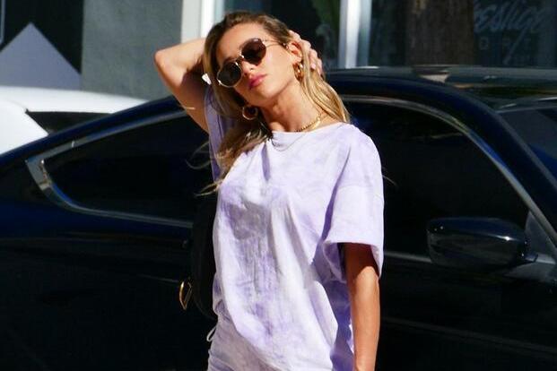 她看起来非常的迷人.辛迪·普拉多(cindyprado