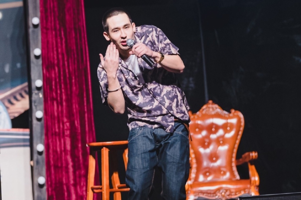 卡姆吸毒被捕,在《奇葩说》自称脱口秀祖师爷,骂马东是"孙子"