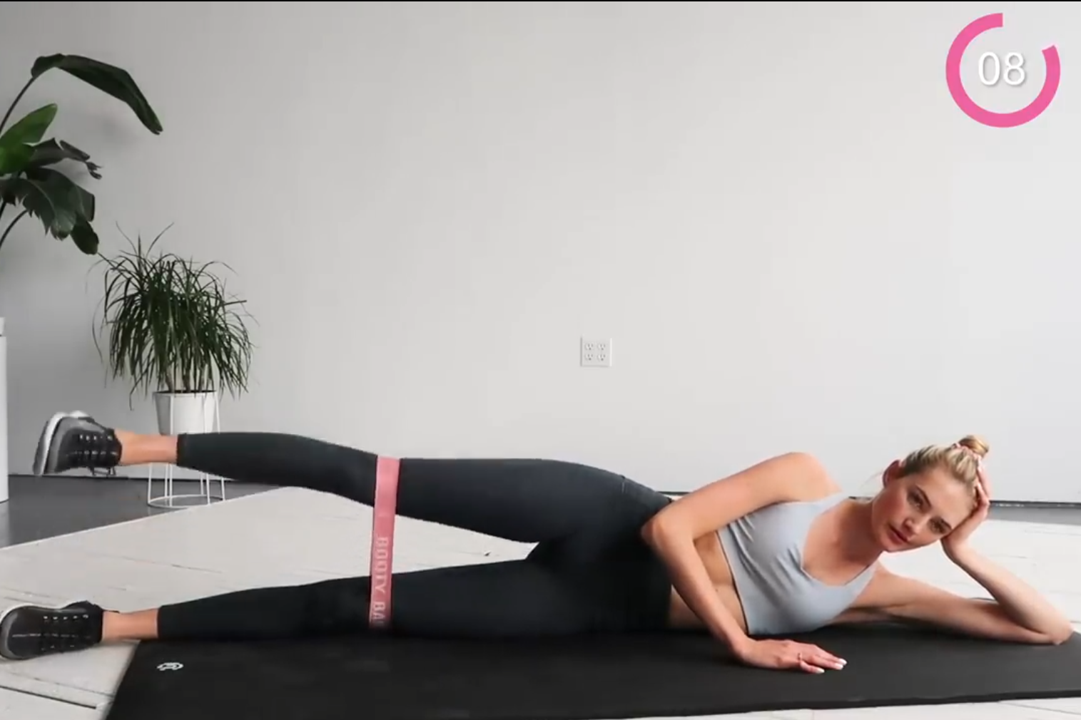 维密天使超模sannevloet的弹力带练习10分钟瘦腿打造修长感