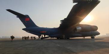 （军事）西部战区应急指挥组搭乘运-20赶赴甘肃抗震救灾一线