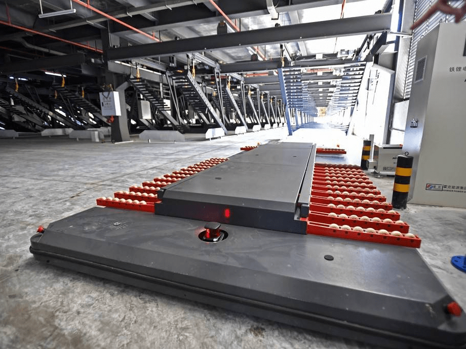 国内首个agv机器人自动停车斜置式停车楼亮相