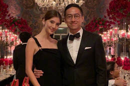 吴千语施伯雄低调订婚 手牵手好恩爱