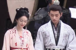 周也笑容明媚丞磊羞涩儒雅 好好嗑