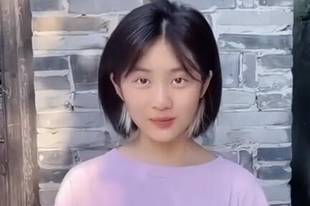 黄多多近照释出 披肩卷发显成熟引热议