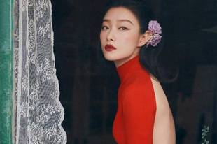 倪妮穿红裙大秀美背