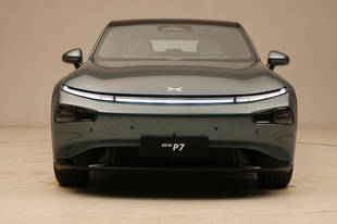 2023款小鹏P7i 四驱版