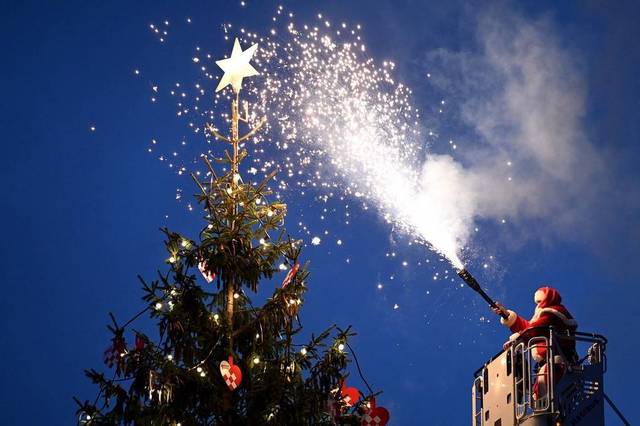 畅游世界过圣诞！云打卡各地花式圣诞树