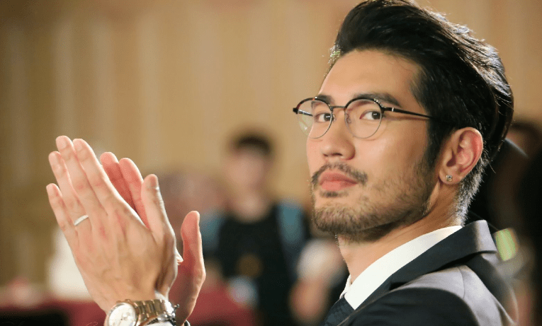 高以翔去世5个月哥哥高宇桥晒兄弟和爸爸合照粉丝悼念安慰