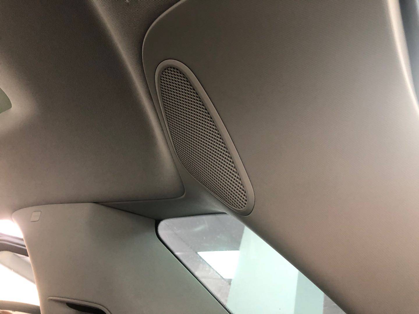 迈乐凯2020款奔驰gle350改装柏林之声音响a柱发光喇叭