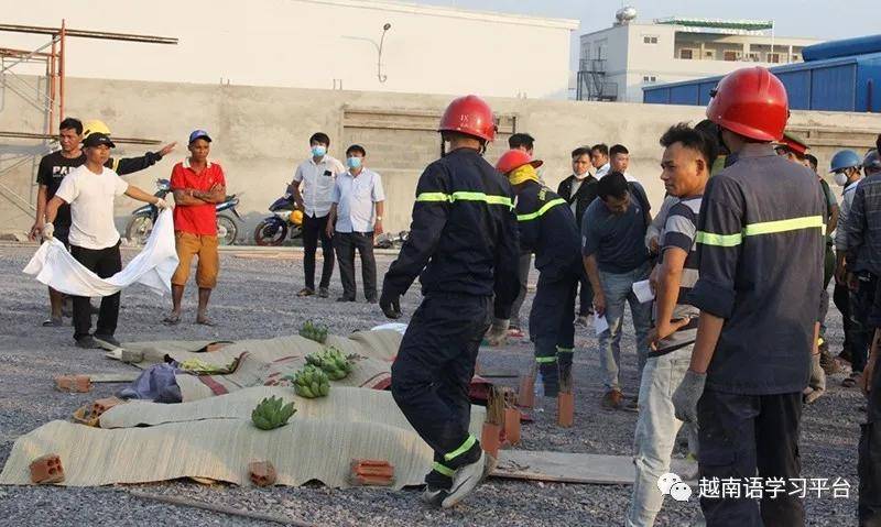 原創越南又一豆腐渣工程出事了,建築工地圍牆倒塌導致10名工人死亡15